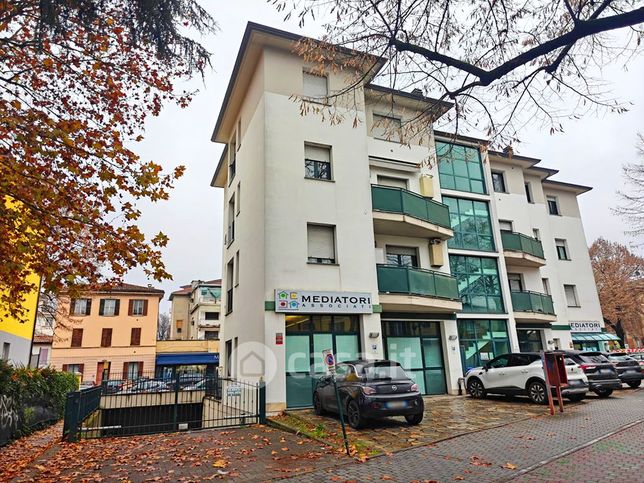 Box/posto auto in residenziale in Viale Mentana 41
