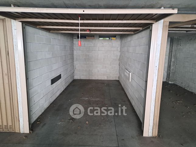 Box/posto auto in residenziale in Piazzale Europa 3