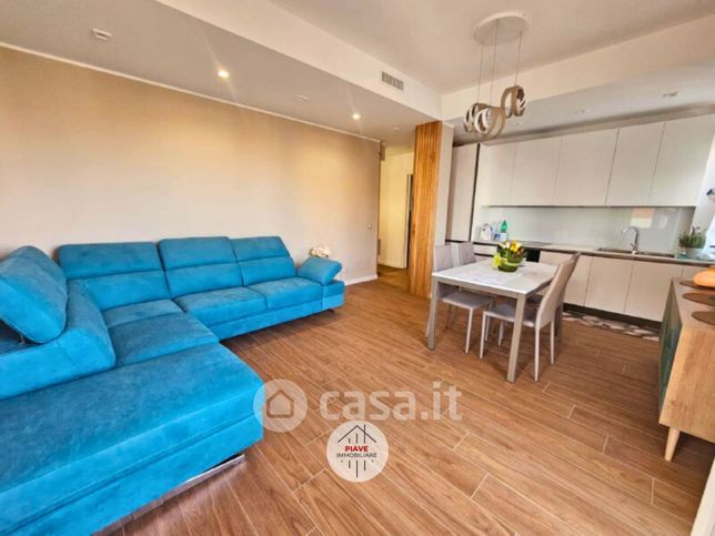 Appartamento in residenziale in Strada Lungomare