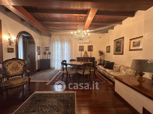 Villa in residenziale in 
