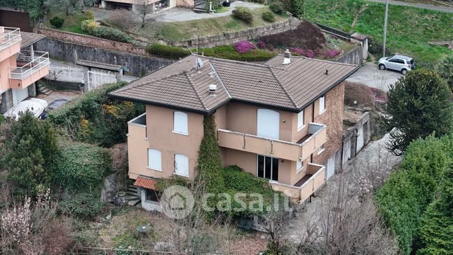Villa in residenziale in Via Palazzetto 7
