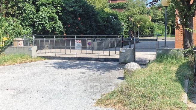 Box/posto auto in residenziale in