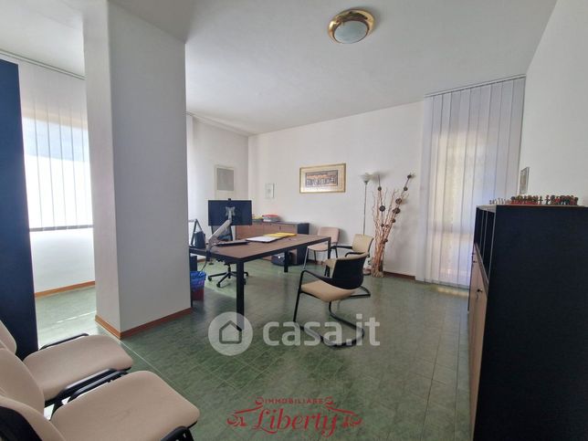 Ufficio in commerciale in Via San Martino