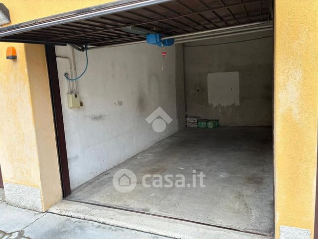 Box/posto auto in residenziale in Via Filippo Turati 48