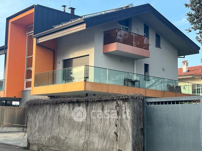 Appartamento in residenziale in Via Pascoli 18 --/20