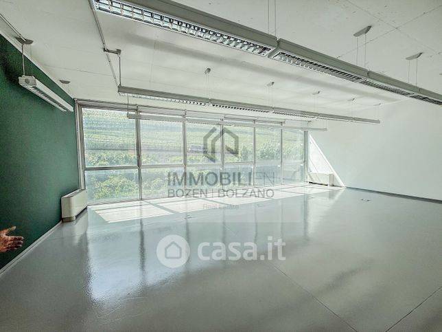 Ufficio in commerciale in Via di Mezzo ai Piani 33