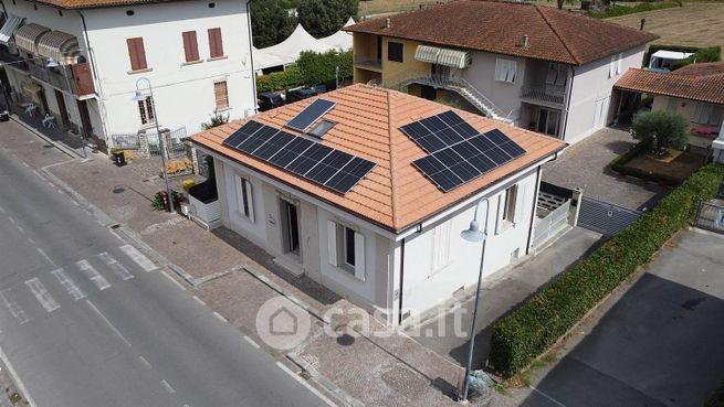 Casa indipendente in residenziale in Viale Cristoforo Colombo 298