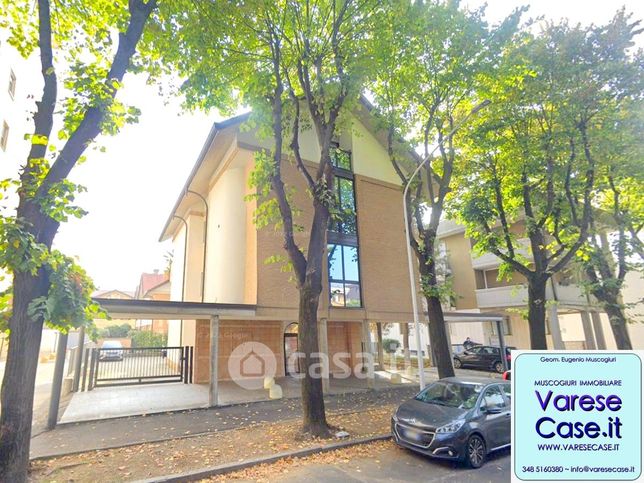 Appartamento in residenziale in Via Varese 43