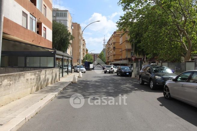 Box/posto auto in residenziale in Viale Porta Pia 11