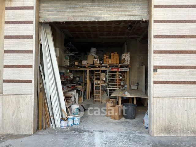 Garage/posto auto in residenziale in Via Italia