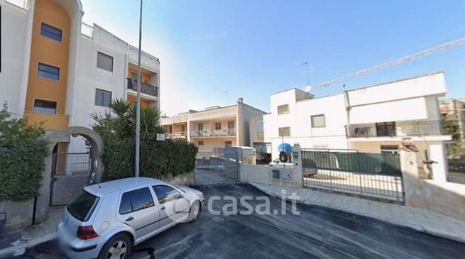 Box/posto auto in residenziale in Via Cremona 4