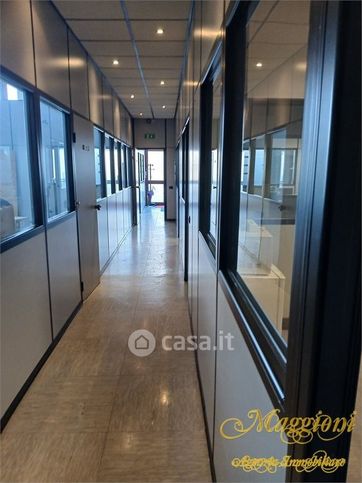 Capannone in commerciale in 