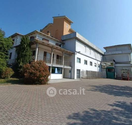 Capannone in commerciale in Via Cascinapiano