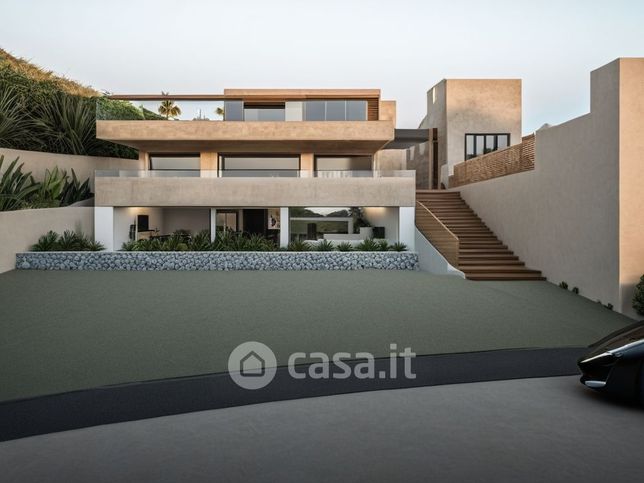 Capannone in commerciale in Via Santa Cristina Gela