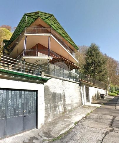 Casa bi/trifamiliare in residenziale in Strada D'Harcourt 9