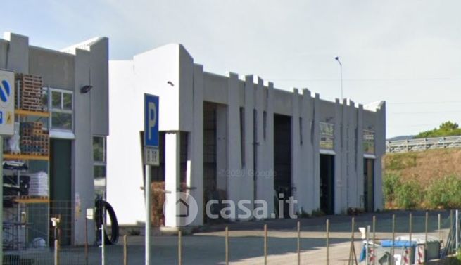 Capannone in commerciale in Via Vincenzo Bellini