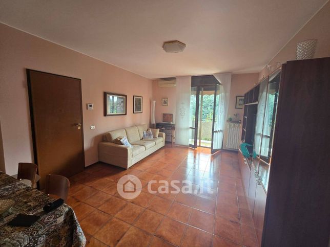 Appartamento in residenziale in Via Lainate 10