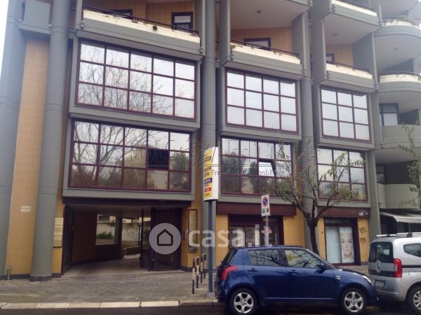 Ufficio in commerciale in Viale Quinto Ennio 54