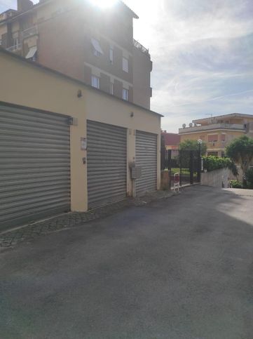 Garage/posto auto in residenziale in Via Enrico Cernuschi 11