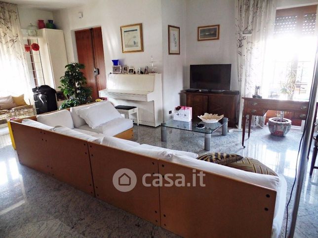 Villa in residenziale in Via Pontremoli