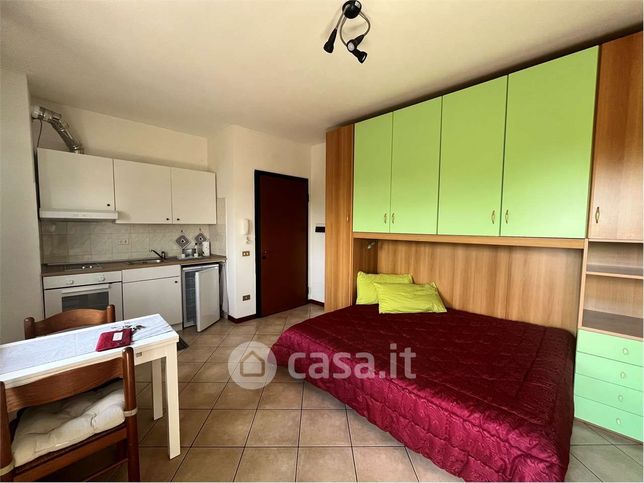 Appartamento in residenziale in Via A. Aleardi 22