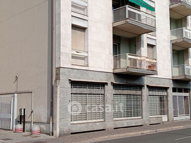 Negozio/locale commerciale in commerciale in Via Alessandro Manzoni