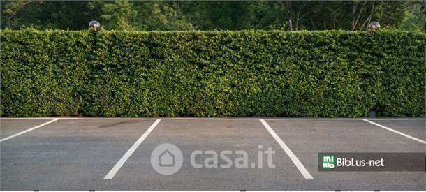 Box/posto auto in residenziale in Via Raparoni 6