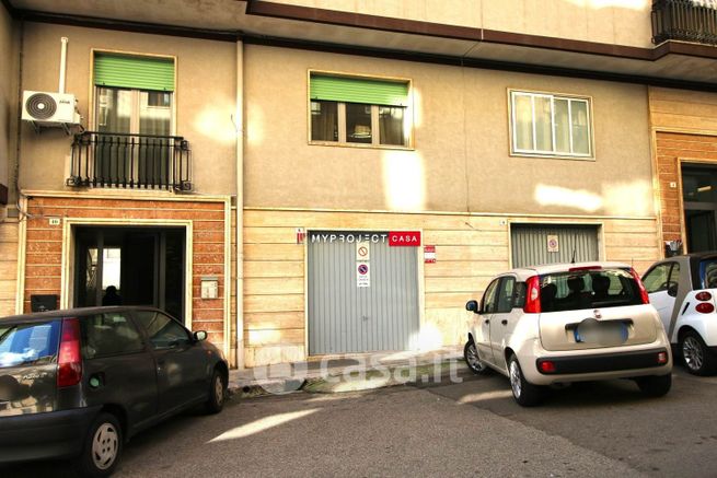 Garage/posto auto in residenziale in Via delle Arti 8