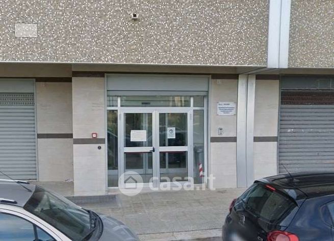 Ufficio in commerciale in Via Giorgio de Chirico 25