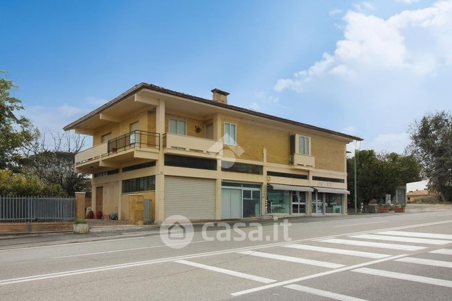 Casa indipendente in residenziale in Contrada Mossa 45