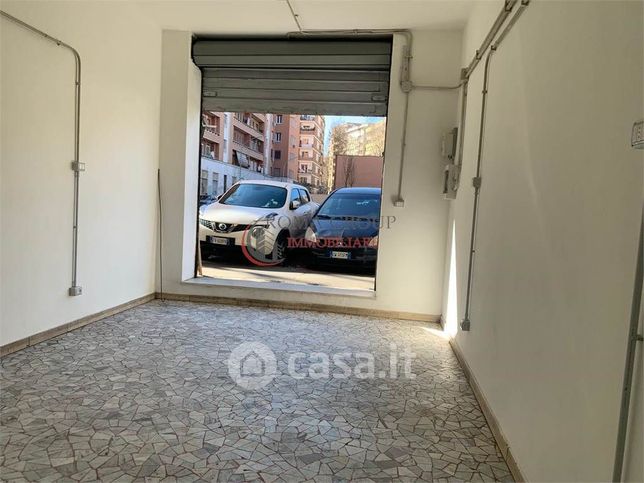 Negozio/locale commerciale in commerciale in Via Val Chisone 22