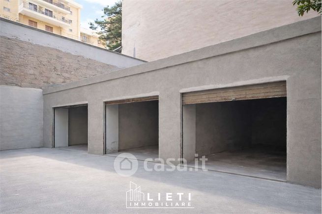 Box/posto auto in residenziale in Corso Umberto I 91