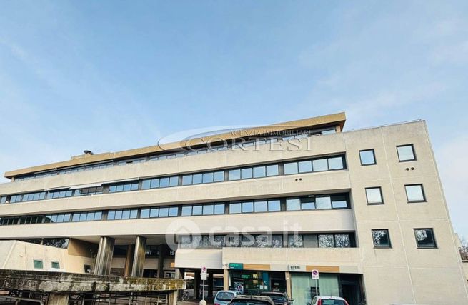 Negozio/locale commerciale in commerciale in Via Abbazia 18