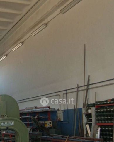 Capannone in commerciale in Via degli Artigiani 1