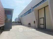 Capannone in commerciale in Via Baione