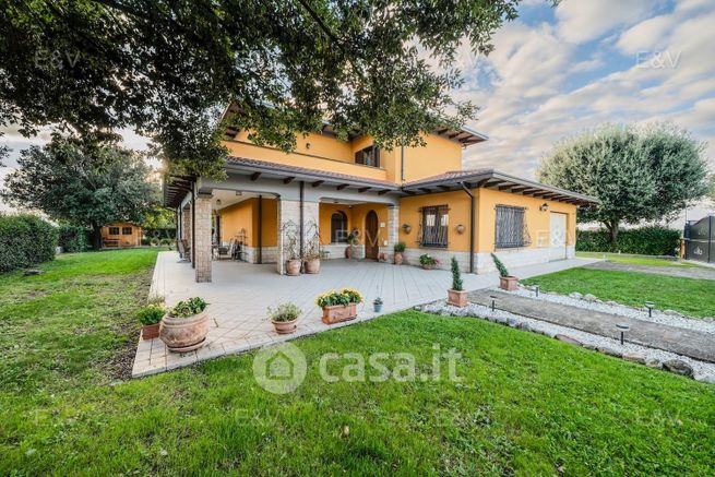 Villa in residenziale in Via San Felice 60A