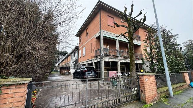 Capannone in commerciale in 