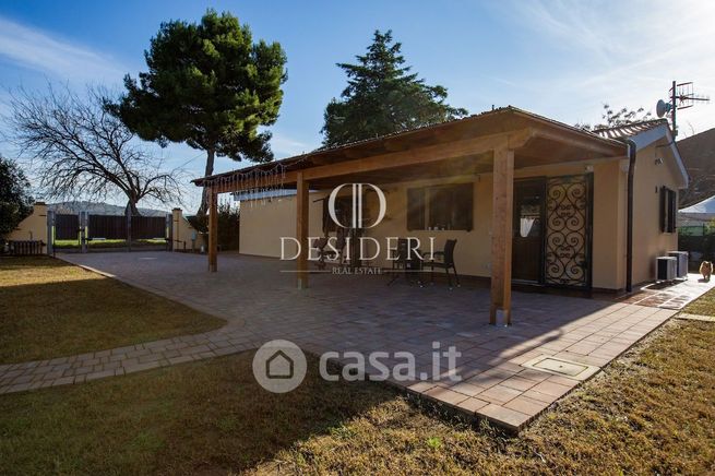 Casa indipendente in residenziale in Strada Vicinale Albarese 142