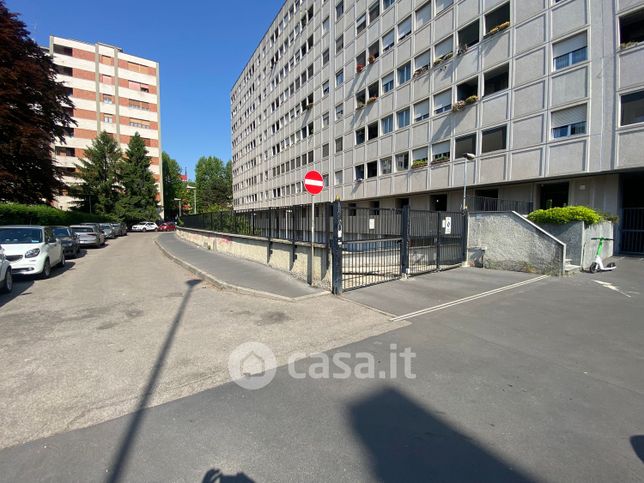 Box/posto auto in residenziale in Via Valtellina