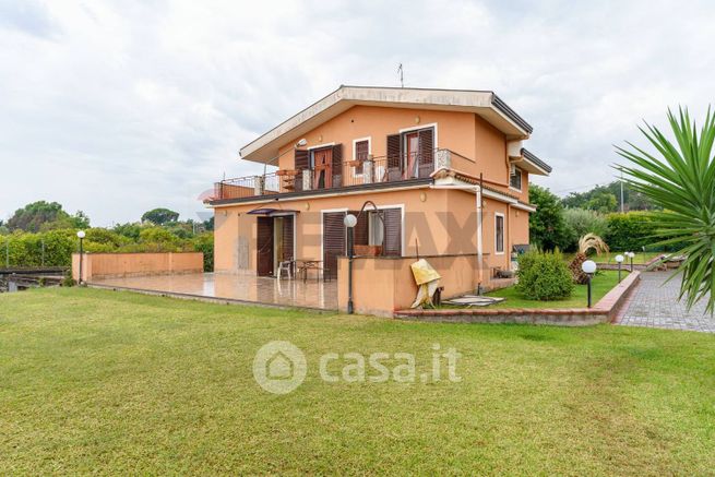 Villa in residenziale in 