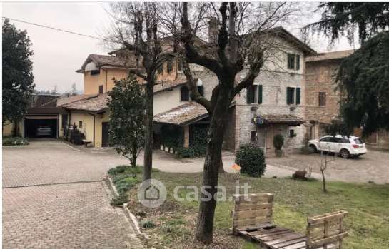Casa bi/trifamiliare in residenziale in Via San Michele