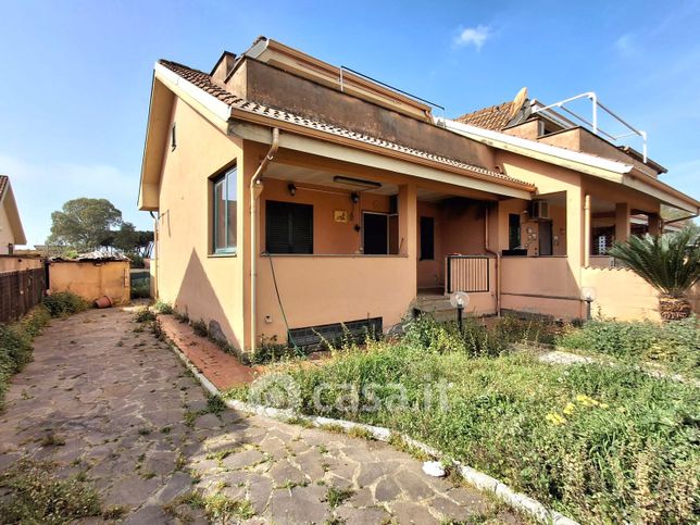 Villetta a schiera in residenziale in Via Novara 54