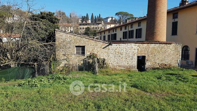 Casa indipendente in residenziale in 