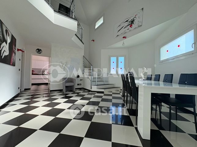 Casa bi/trifamiliare in residenziale in Via Bares 4