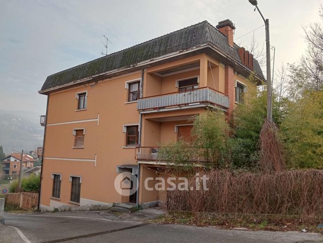 Casa indipendente in residenziale in Via Provinciale per Lecco