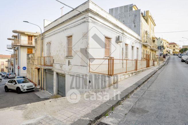 Casa indipendente in residenziale in Via Milano 11