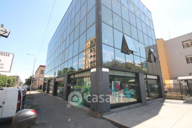 Ufficio in commerciale in Via Vittorio Veneto 12