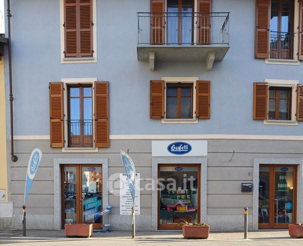 Attivitã /licenza (con o senza mura) in commerciale in Via Macra 19