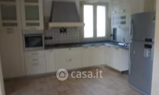 Casa bi/trifamiliare in residenziale in