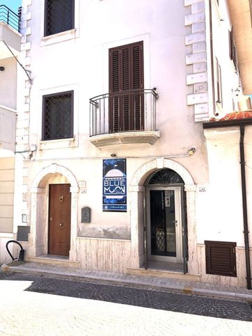 Attività/licenza (con o senza mura) in commerciale in Via Franco Compasso